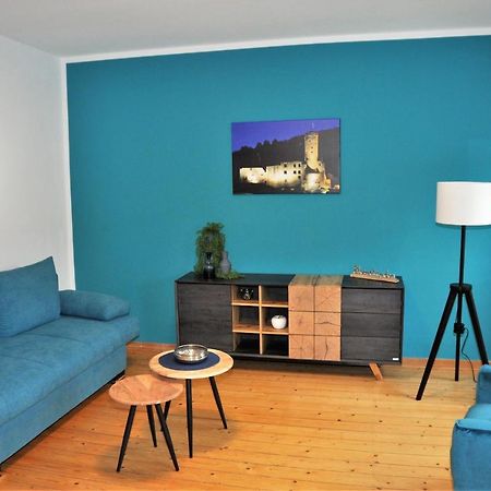 Apartmenthaus Am Zimmerplatz โฮฟไฮม์อัมเทานอส ภายนอก รูปภาพ