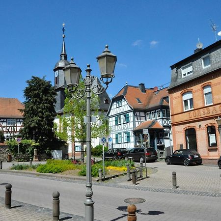 Apartmenthaus Am Zimmerplatz โฮฟไฮม์อัมเทานอส ภายนอก รูปภาพ