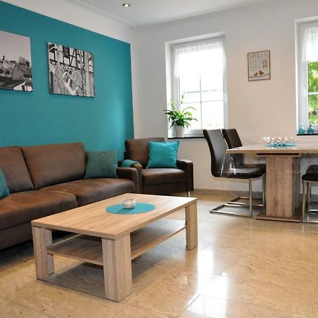 Apartmenthaus Am Zimmerplatz โฮฟไฮม์อัมเทานอส ภายนอก รูปภาพ