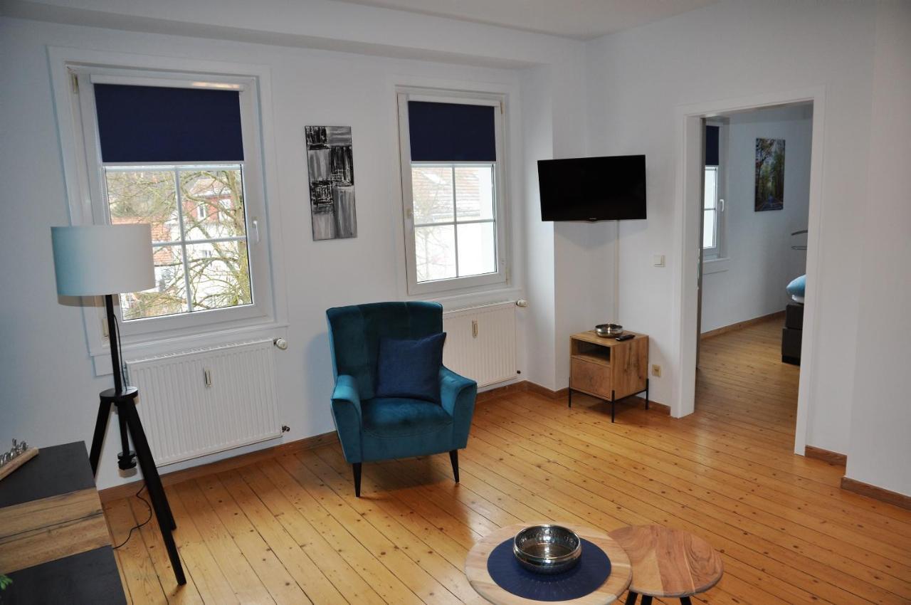 Apartmenthaus Am Zimmerplatz โฮฟไฮม์อัมเทานอส ภายนอก รูปภาพ