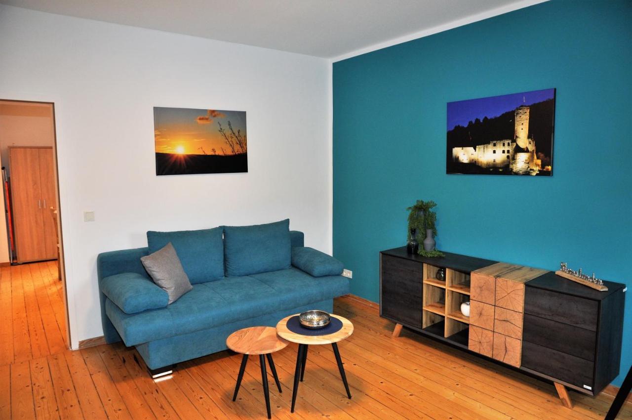 Apartmenthaus Am Zimmerplatz โฮฟไฮม์อัมเทานอส ภายนอก รูปภาพ