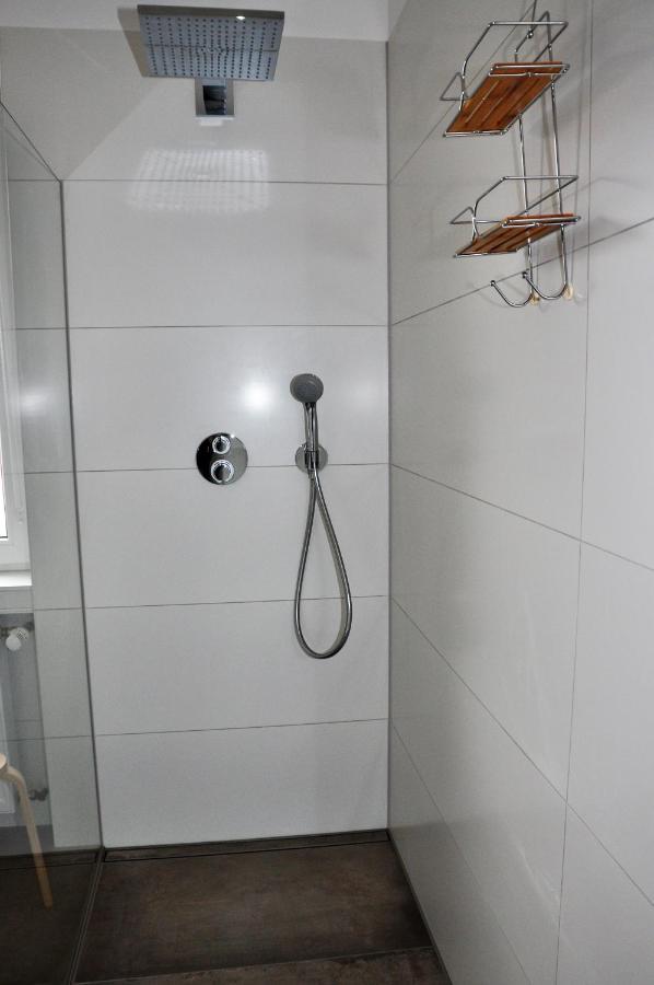 Apartmenthaus Am Zimmerplatz โฮฟไฮม์อัมเทานอส ภายนอก รูปภาพ