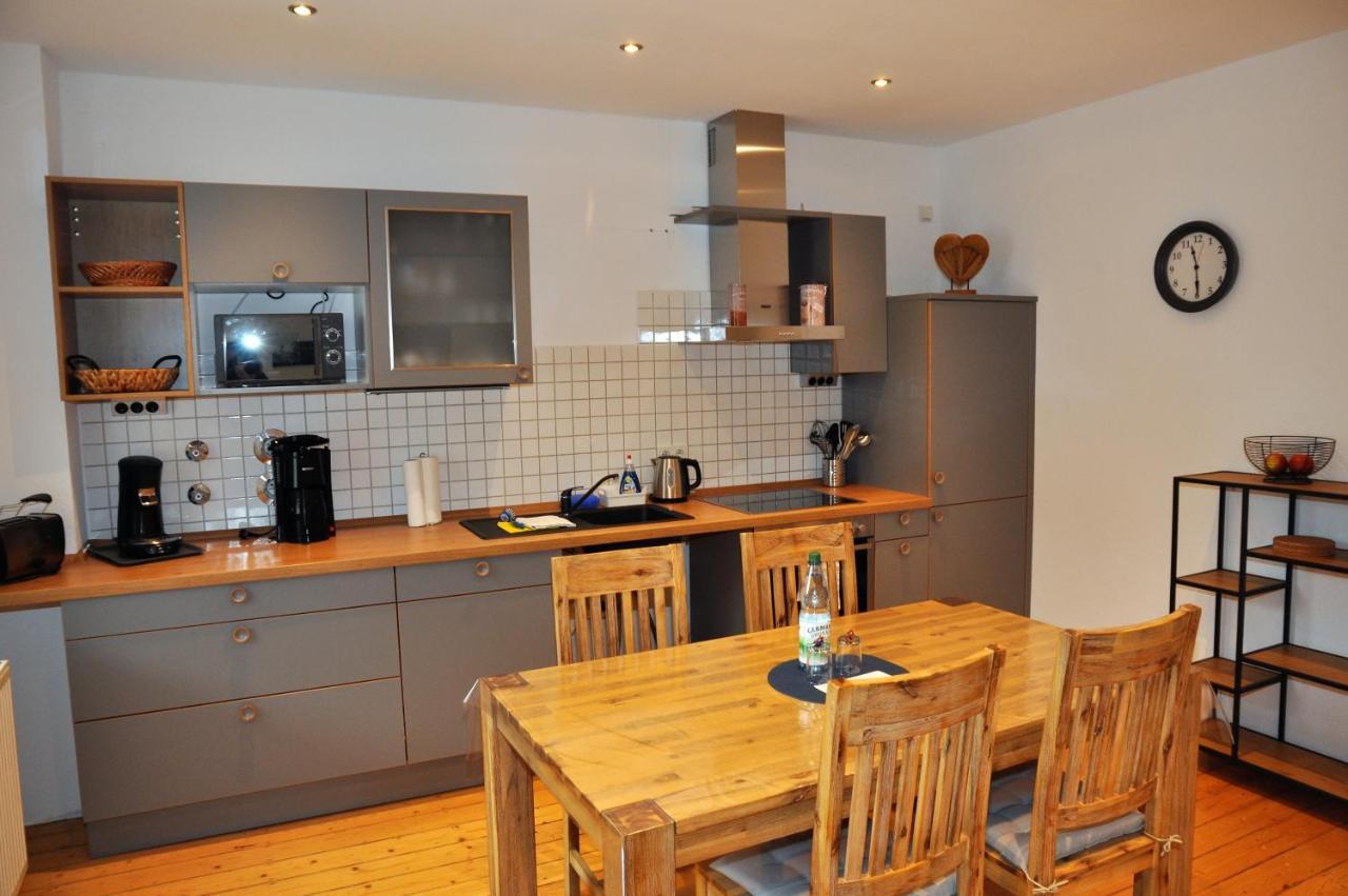 Apartmenthaus Am Zimmerplatz โฮฟไฮม์อัมเทานอส ภายนอก รูปภาพ