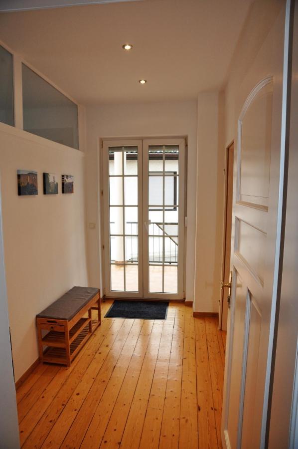 Apartmenthaus Am Zimmerplatz โฮฟไฮม์อัมเทานอส ภายนอก รูปภาพ