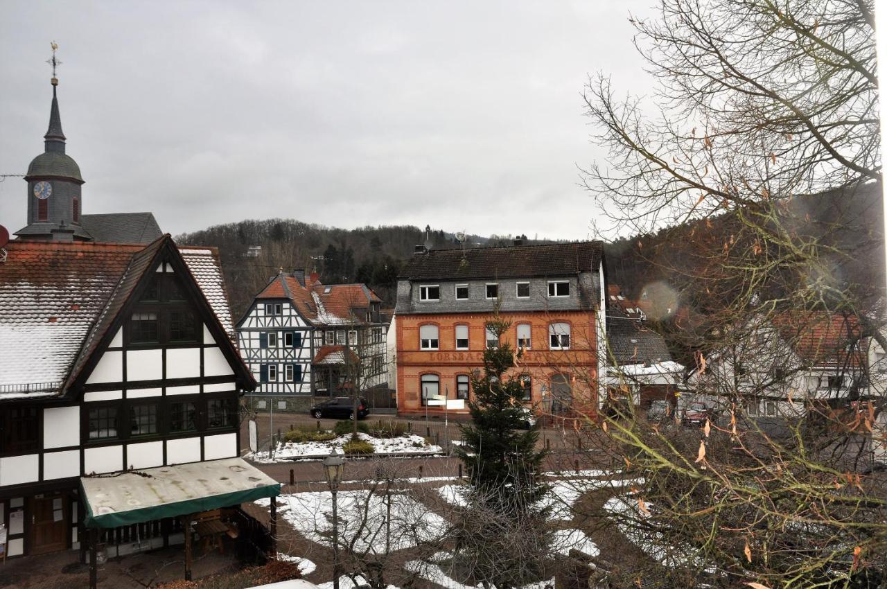 Apartmenthaus Am Zimmerplatz โฮฟไฮม์อัมเทานอส ภายนอก รูปภาพ