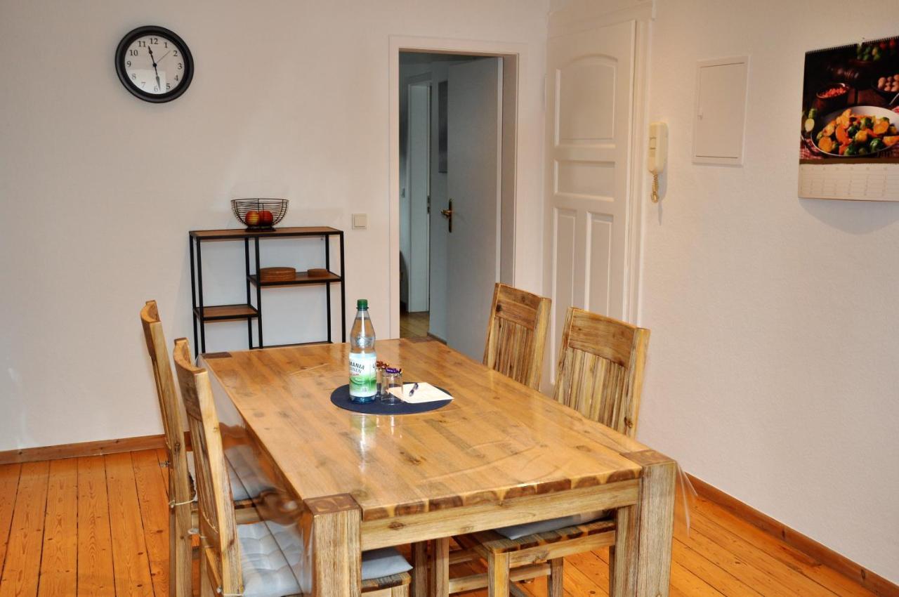 Apartmenthaus Am Zimmerplatz โฮฟไฮม์อัมเทานอส ภายนอก รูปภาพ