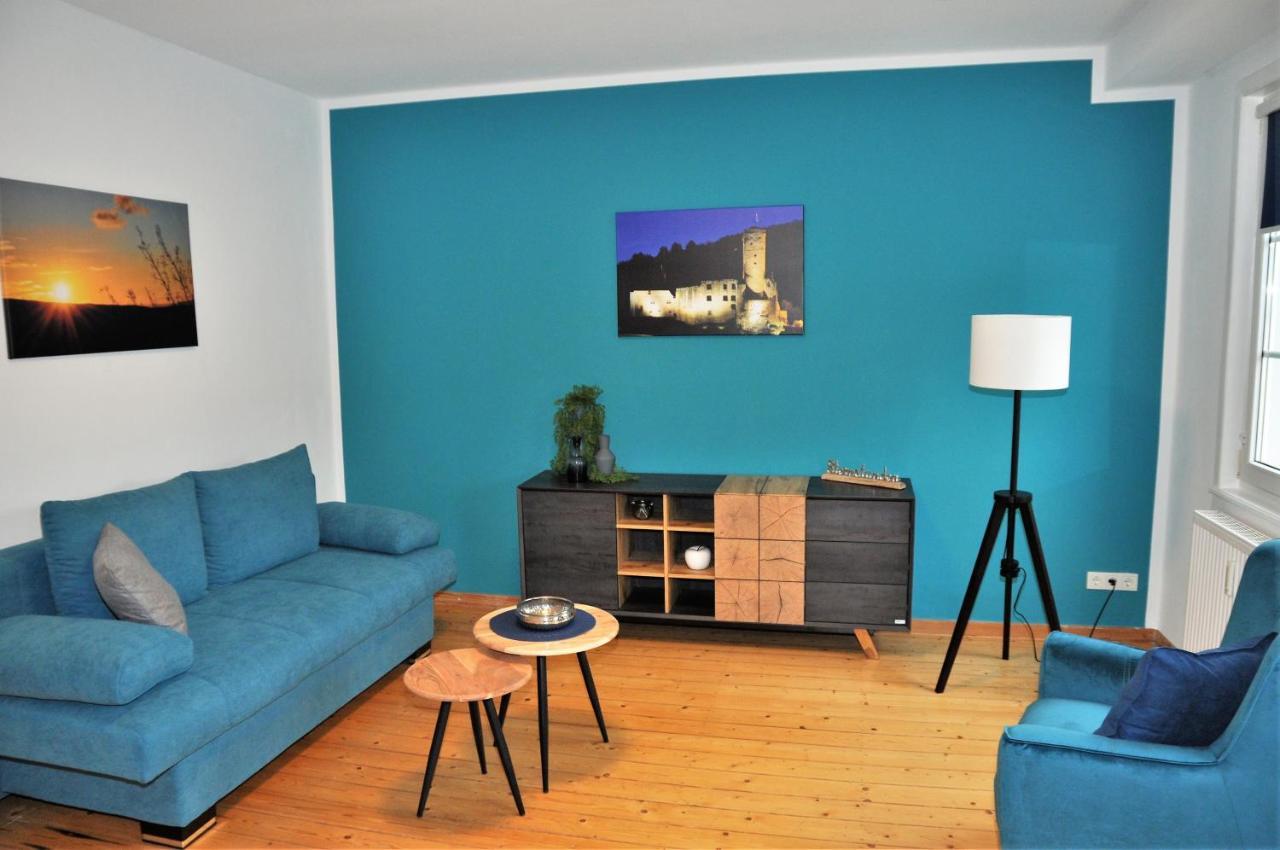 Apartmenthaus Am Zimmerplatz โฮฟไฮม์อัมเทานอส ภายนอก รูปภาพ