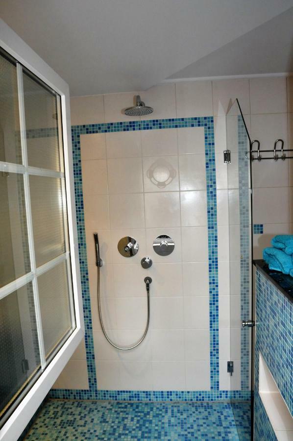 Apartmenthaus Am Zimmerplatz โฮฟไฮม์อัมเทานอส ภายนอก รูปภาพ