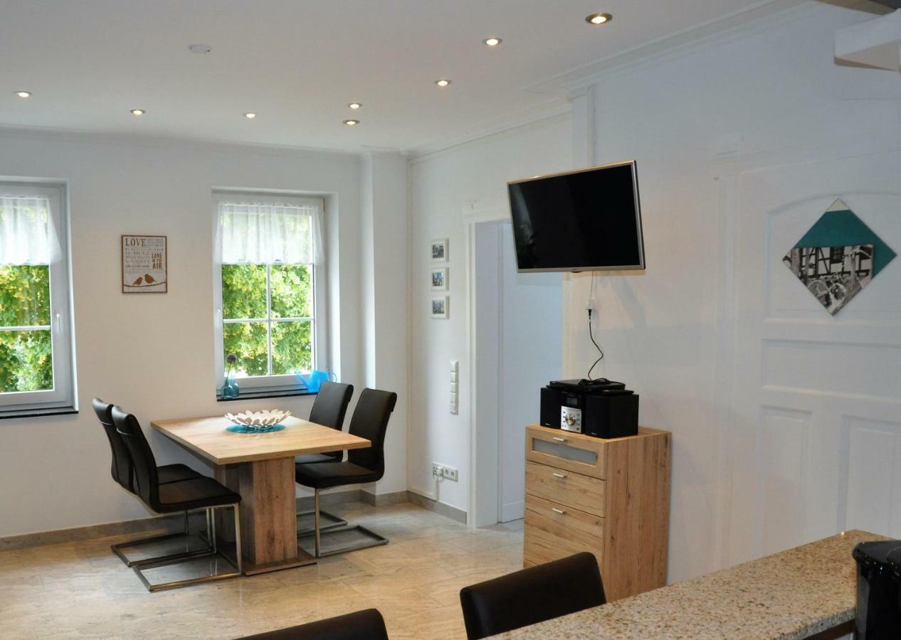 Apartmenthaus Am Zimmerplatz โฮฟไฮม์อัมเทานอส ภายนอก รูปภาพ