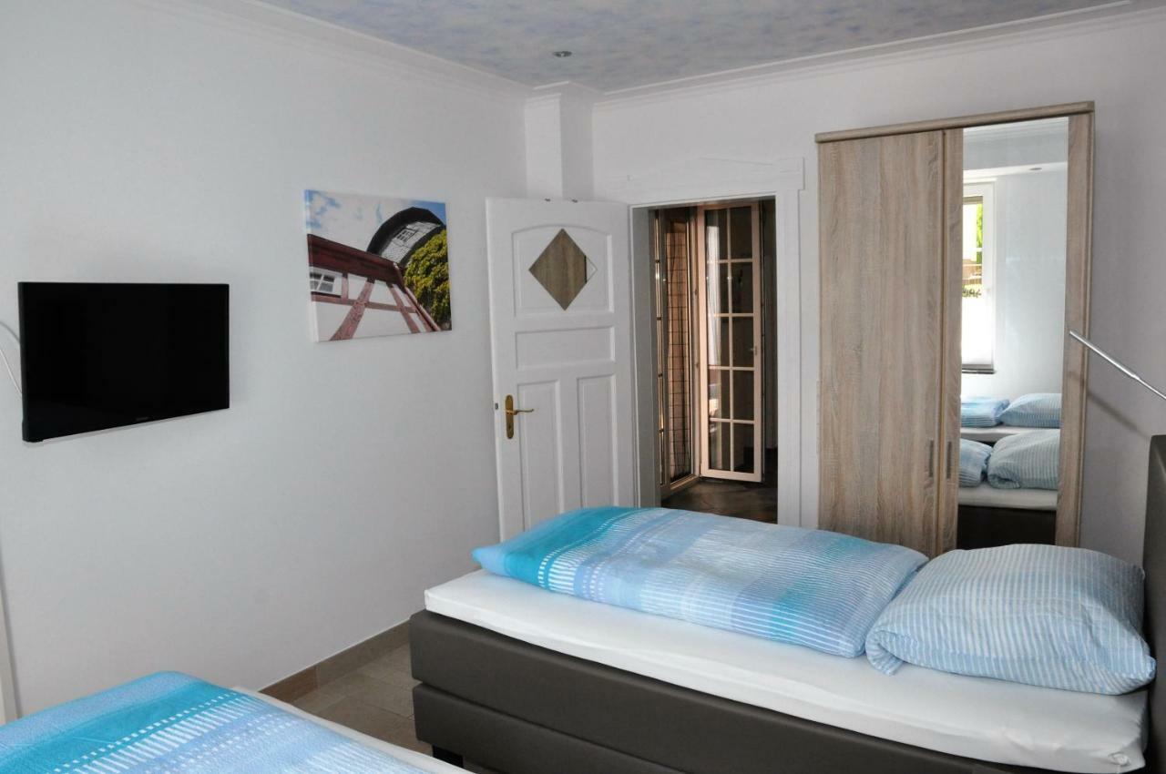 Apartmenthaus Am Zimmerplatz โฮฟไฮม์อัมเทานอส ภายนอก รูปภาพ