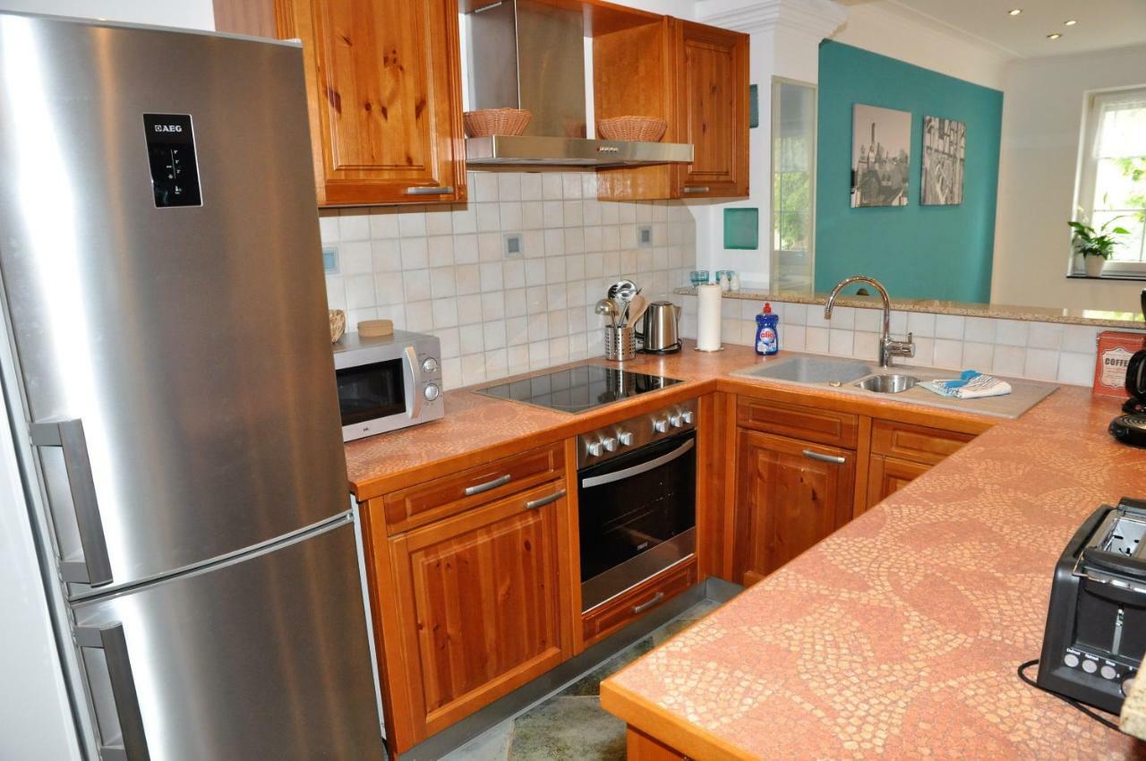Apartmenthaus Am Zimmerplatz โฮฟไฮม์อัมเทานอส ภายนอก รูปภาพ